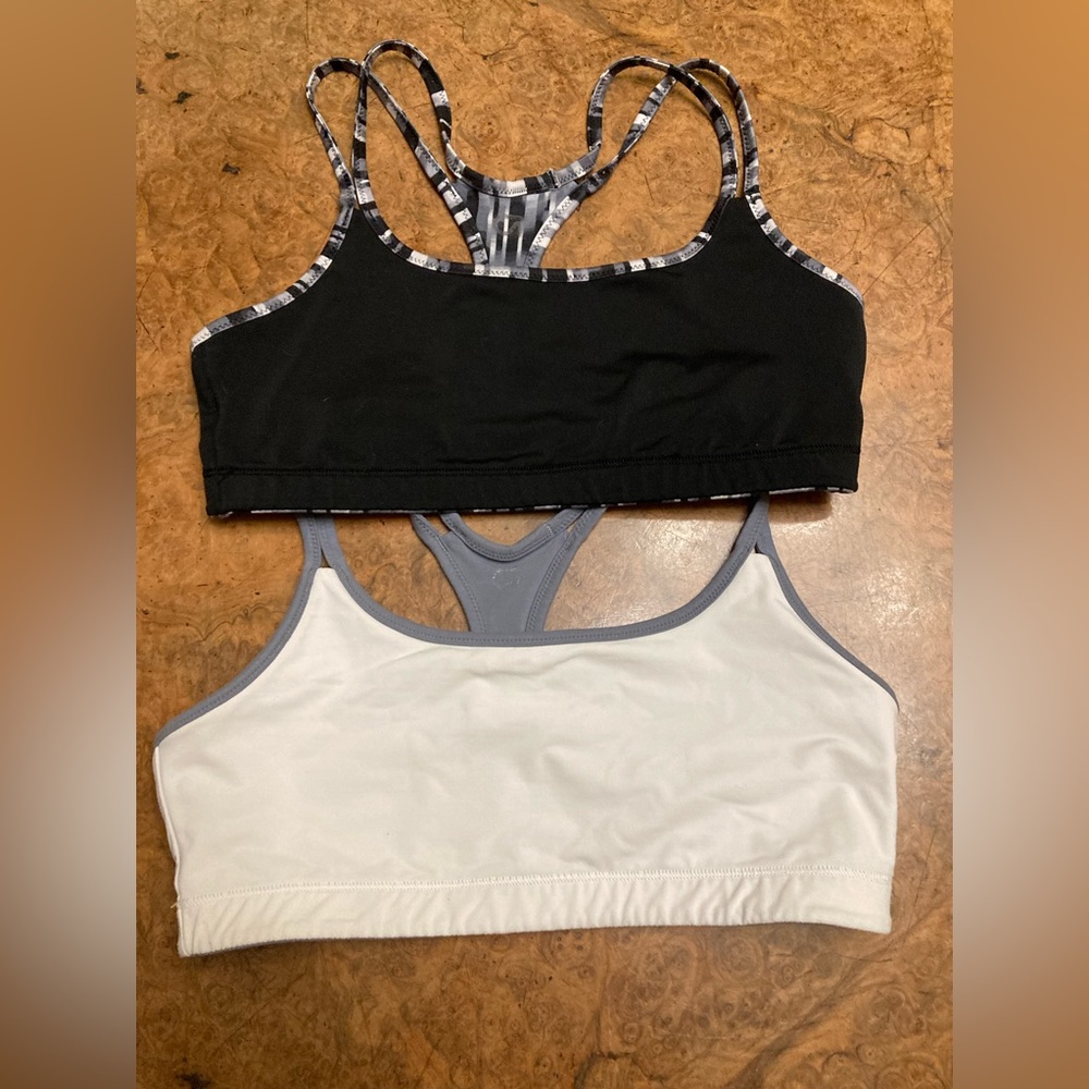 Reversible sport bras
